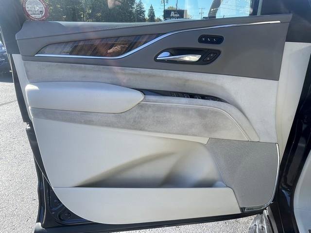 Used 2021 Cadillac Escalade ESV Premium Luxury Platinum image 11