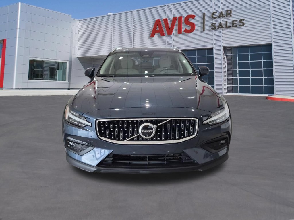Used 2025 Volvo V60 B5 Cross Country Plus AWD/4WD image 2