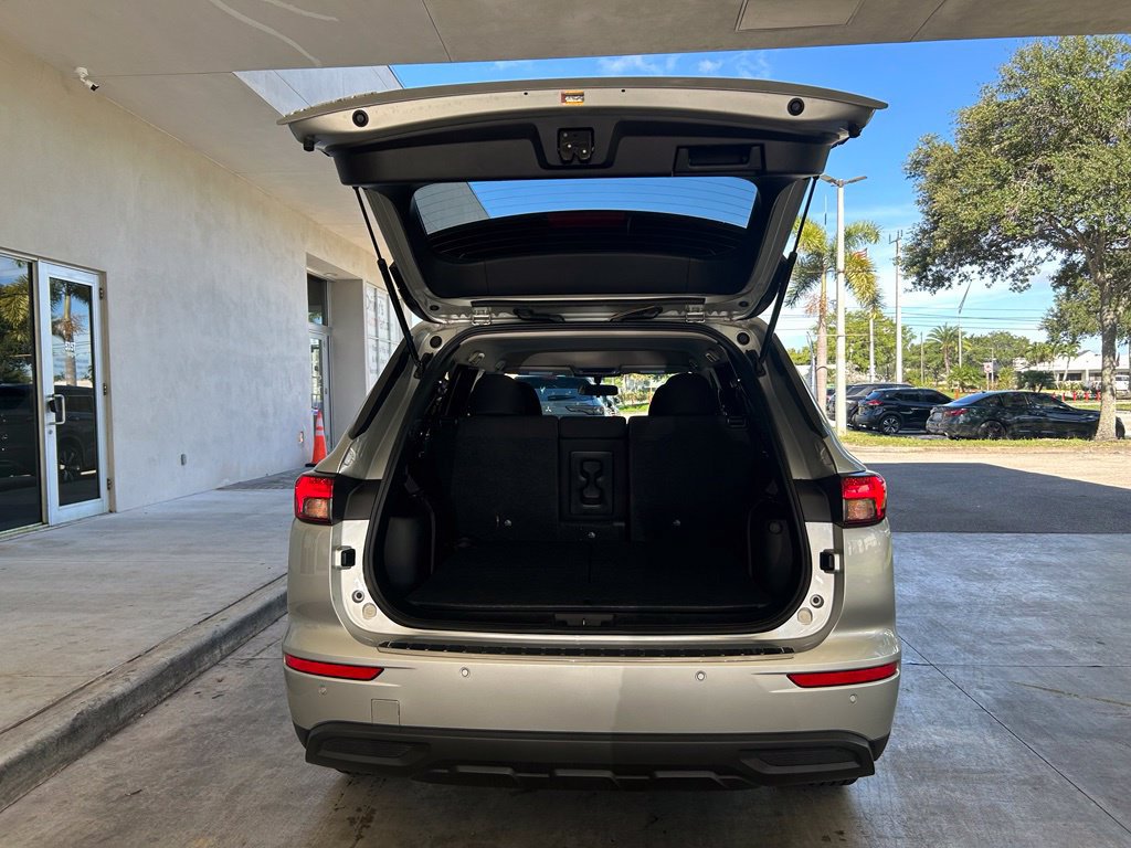 Used 2024 Mitsubishi Outlander ES FWD image 28