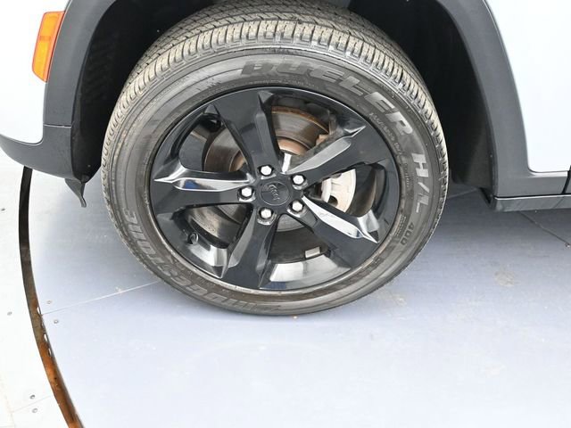 Used 2024 Jeep Grand Cherokee Altitude image 9
