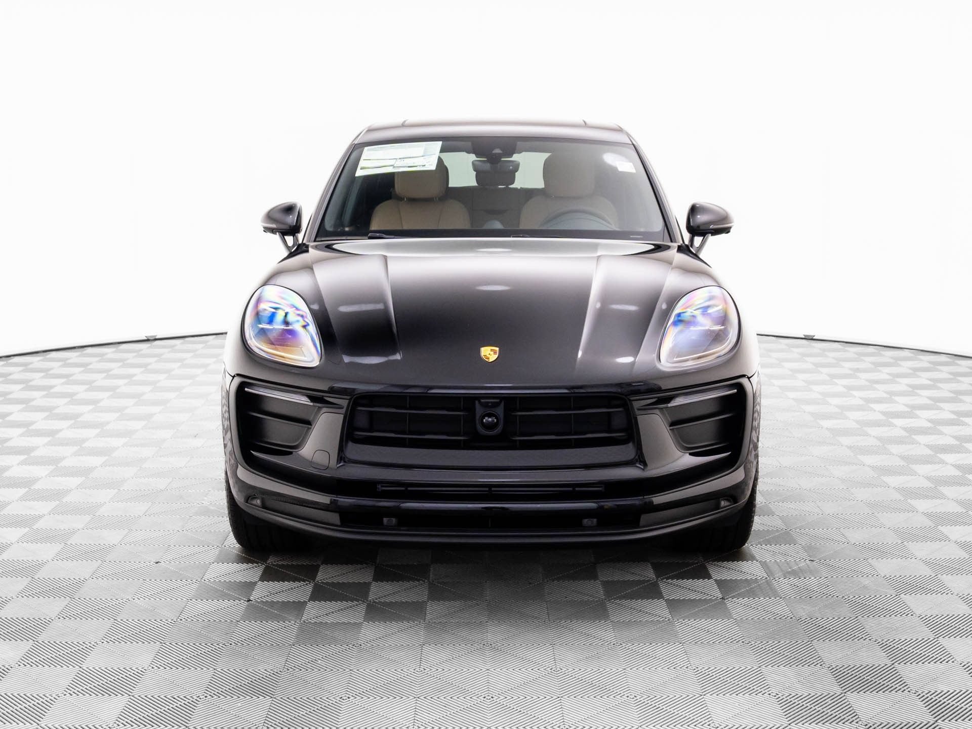 Certified 2026 Porsche Macan AWD/4WD image 9