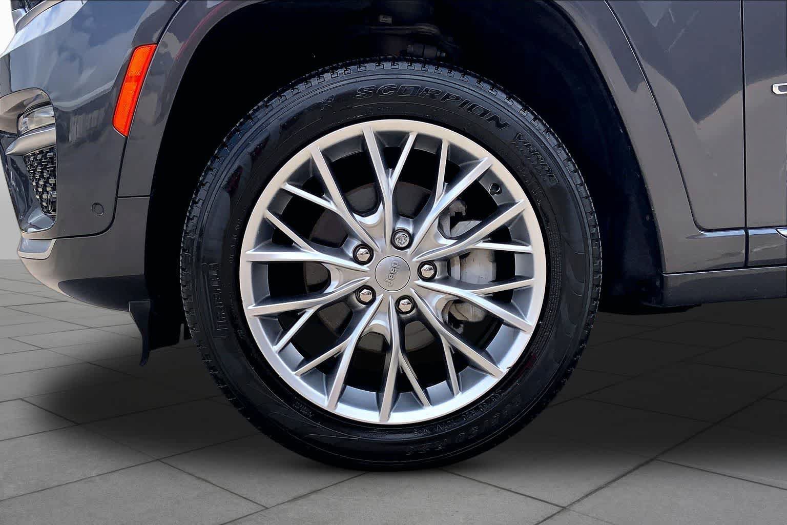 Used 2022 Jeep Grand Cherokee Summit w/ Adv Protech Group IV AWD/4WD image 11