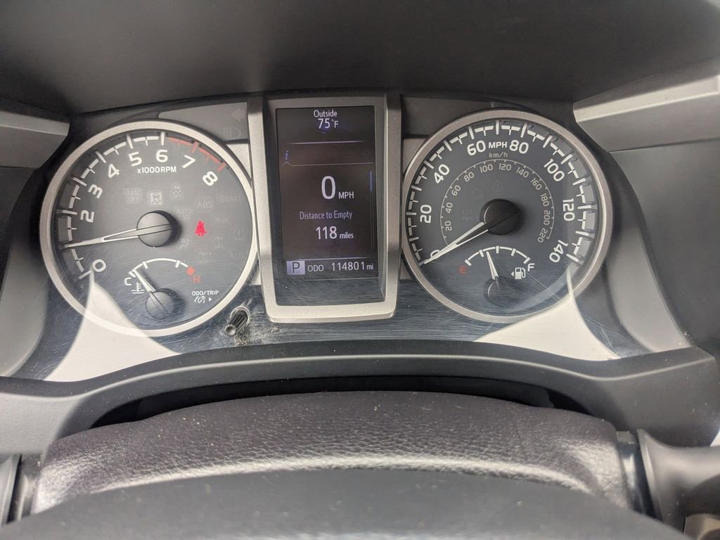 Used 2016 Toyota Tacoma Limited w/ Towing Package image 30