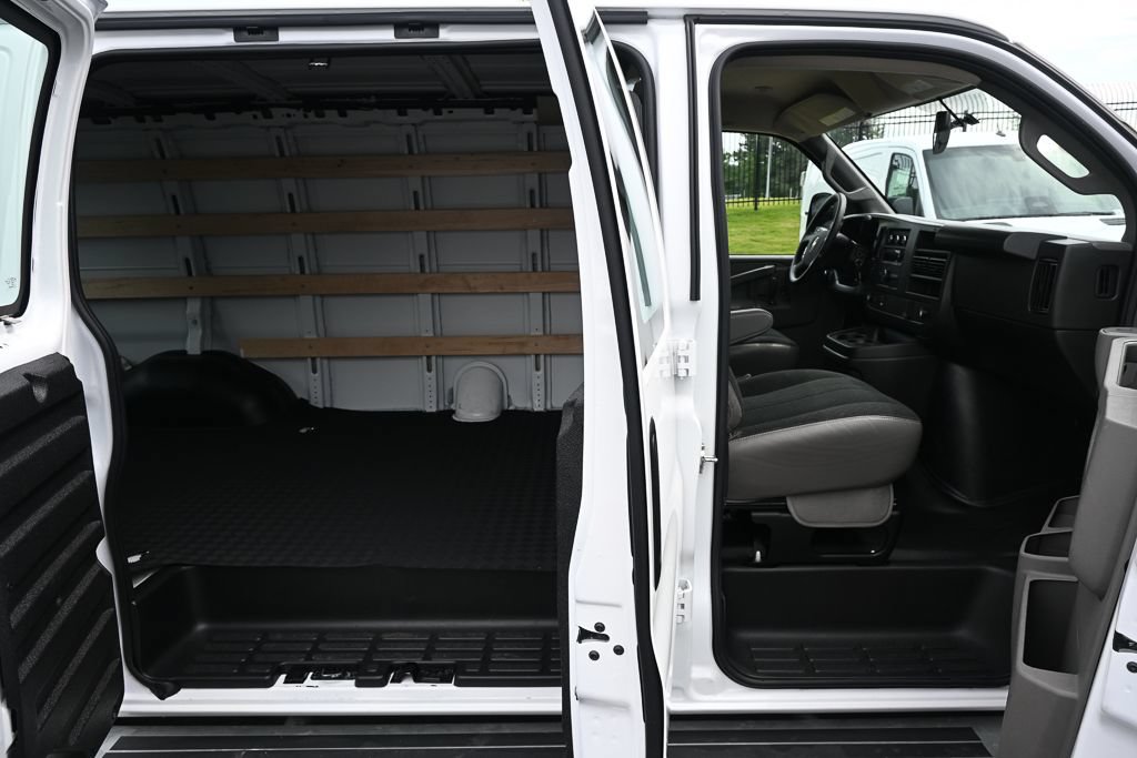 Used 2025 Chevrolet Express 2500 w/ Driver Convenience Package RWD image 20
