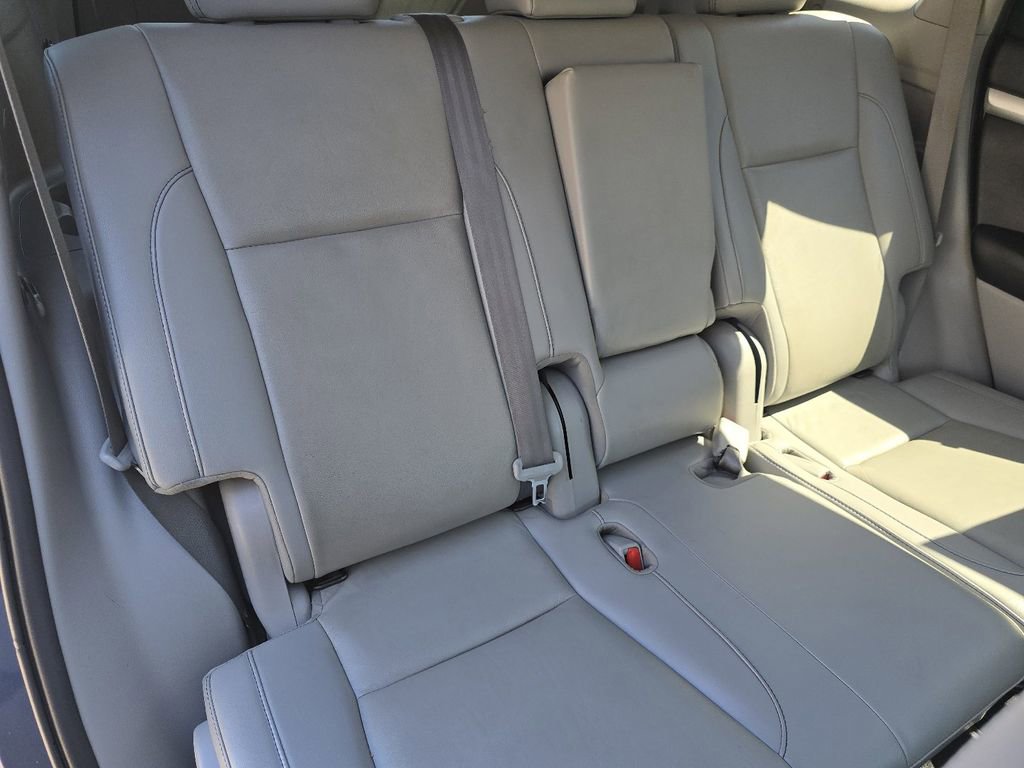 Used 2019 Toyota Highlander XLE AWD/4WD image 20