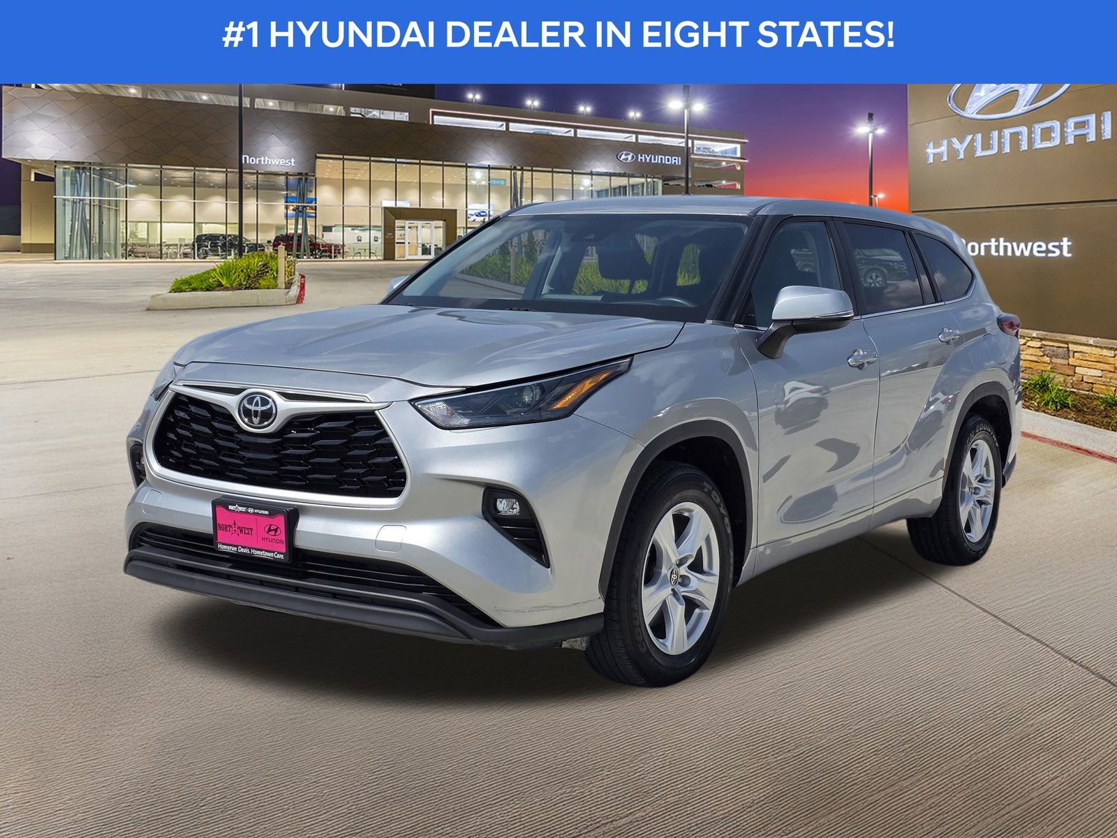 Used 2023 Toyota Highlander L image 2