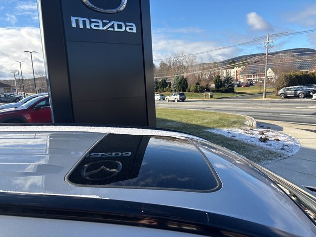 Used 2022 Toyota RAV4 XLE w/ Convenience Package image 2