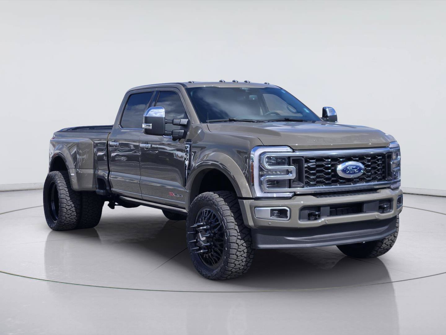Used 2026 Ford F450 Platinum w/ Platinum Plus Package AWD/4WD image 3