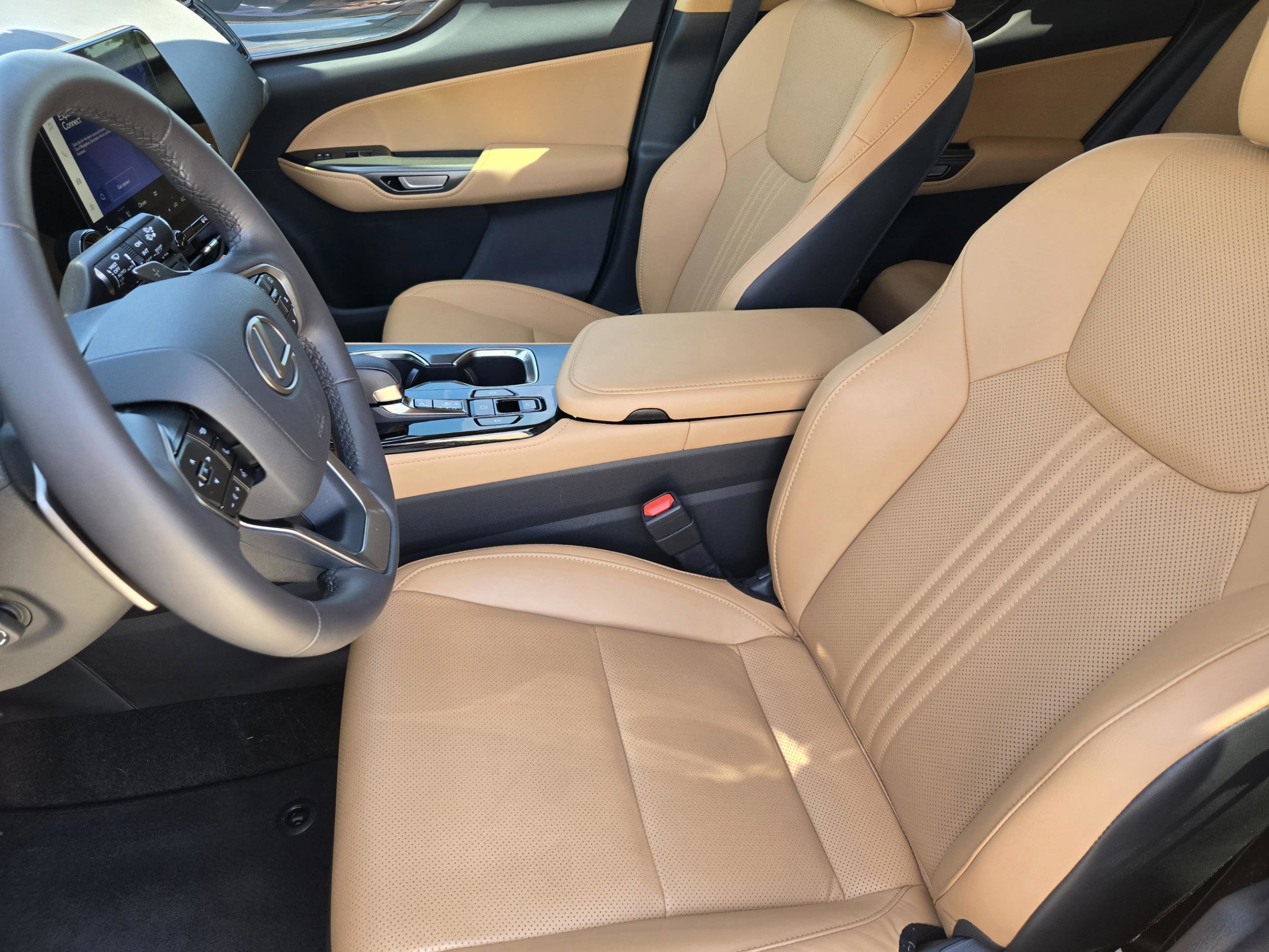 Used 2024 Lexus NX 250 FWD image 9