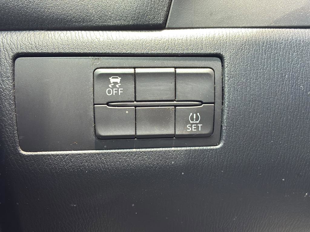 Used 2018 MAZDA MAZDA3 Sport FWD image 33