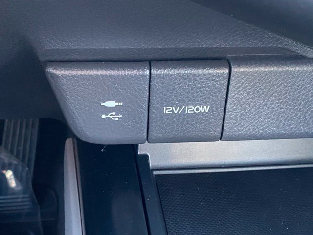 Used 2018 Toyota Camry SE w/ Moonroof Package FWD image 19
