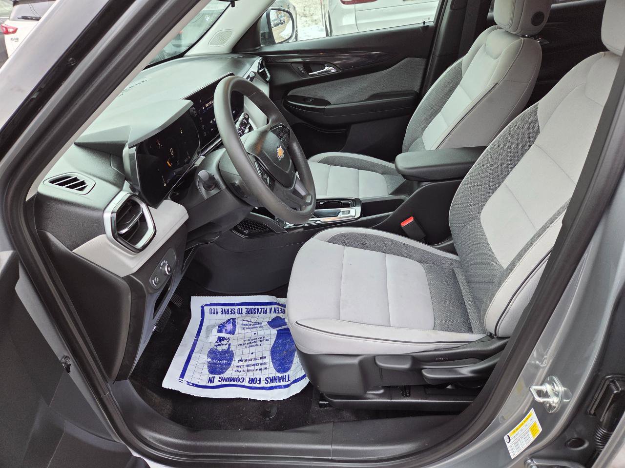 Used 2025 Chevrolet TrailBlazer LT w/ LT Cold Weather Package FWD image 19