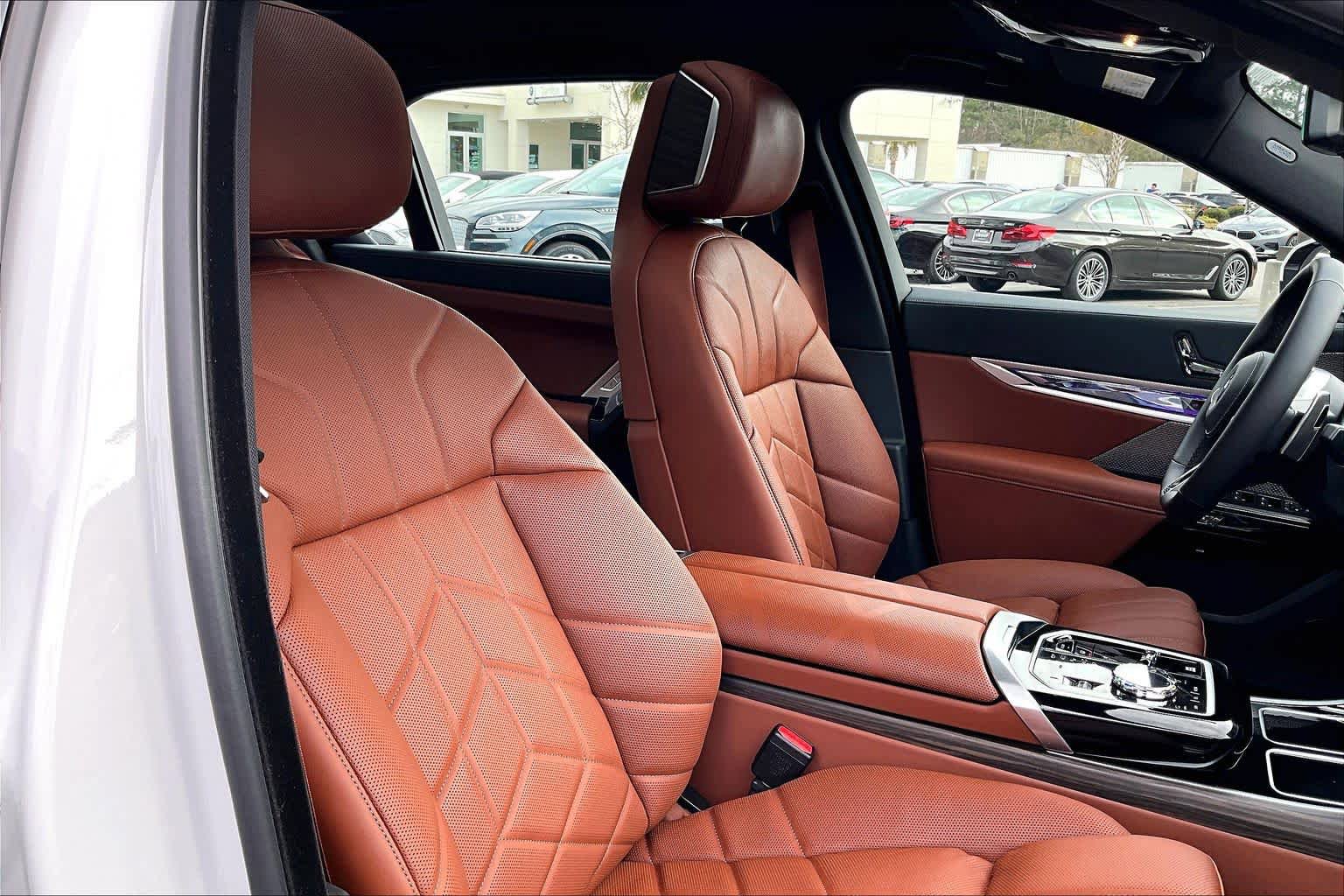 Used 2026 BMW 740i w/ Executive Package RWD image 9