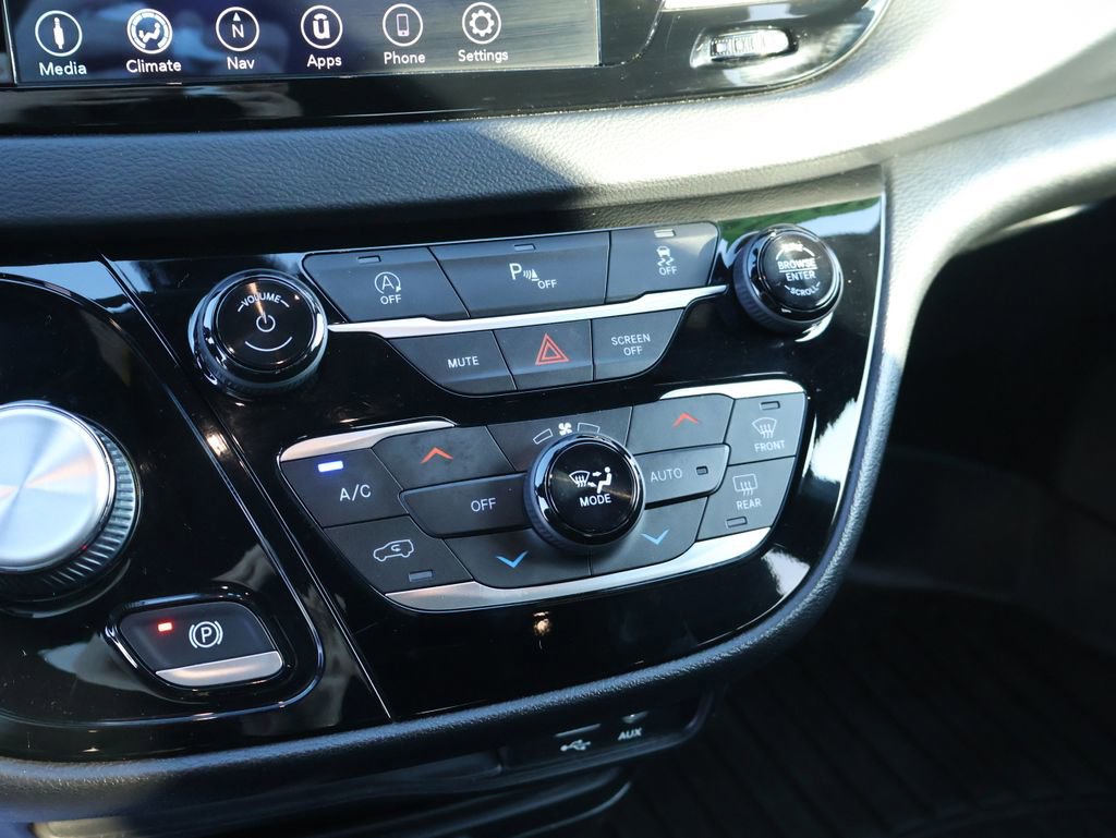 Used 2020 Chrysler Pacifica Touring w/ S Appearance Package image 37