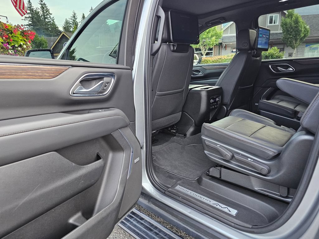 Used 2023 Chevrolet Suburban High Country w/ Premium Package 2 AWD/4WD image 20