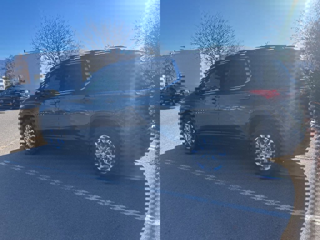 Used 2020 Chevrolet Traverse LT w/ Driver Confidence II Package image 7