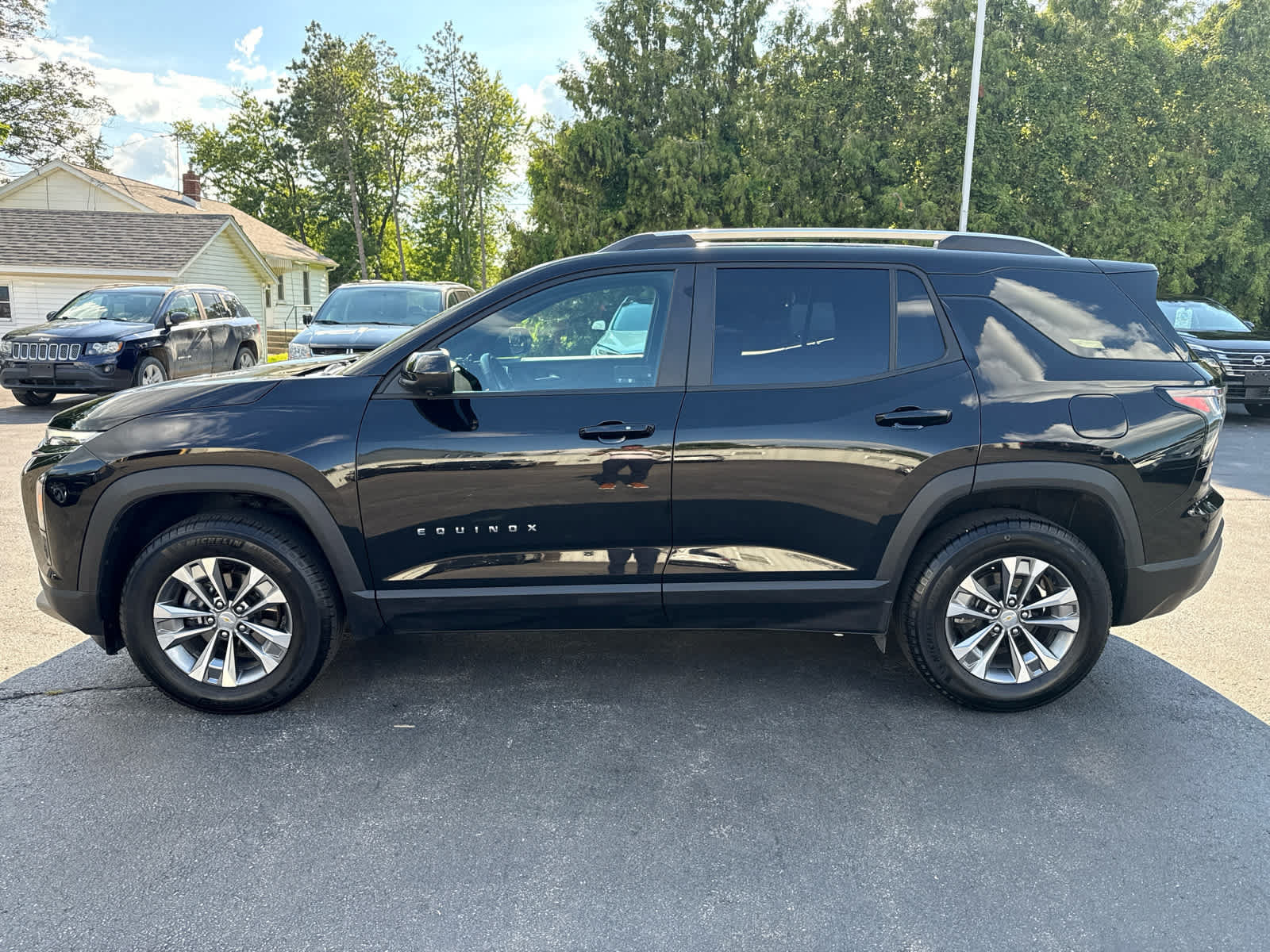 Used 2025 Chevrolet Equinox LT w/ Convenience Package II AWD/4WD image 6