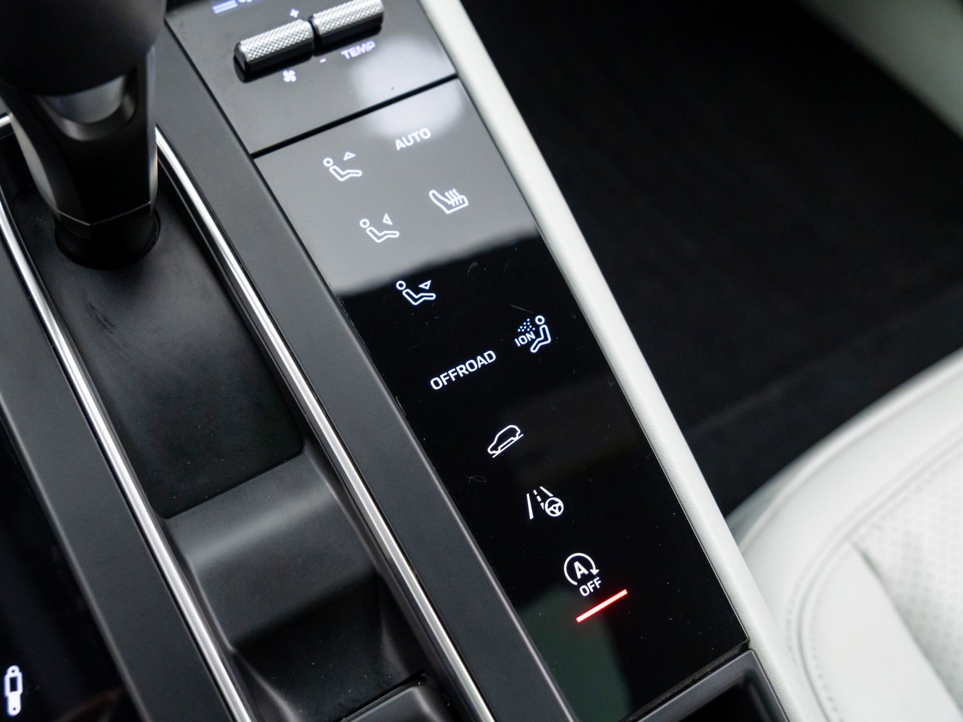 Certified 2024 Porsche Macan GTS image 21