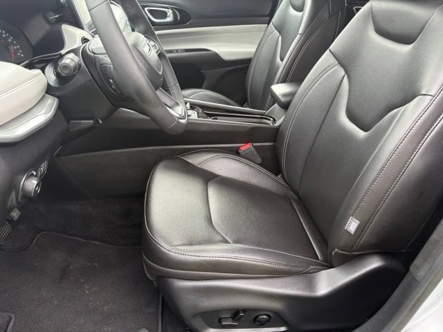 Used 2025 Jeep Compass Limited AWD/4WD image 11