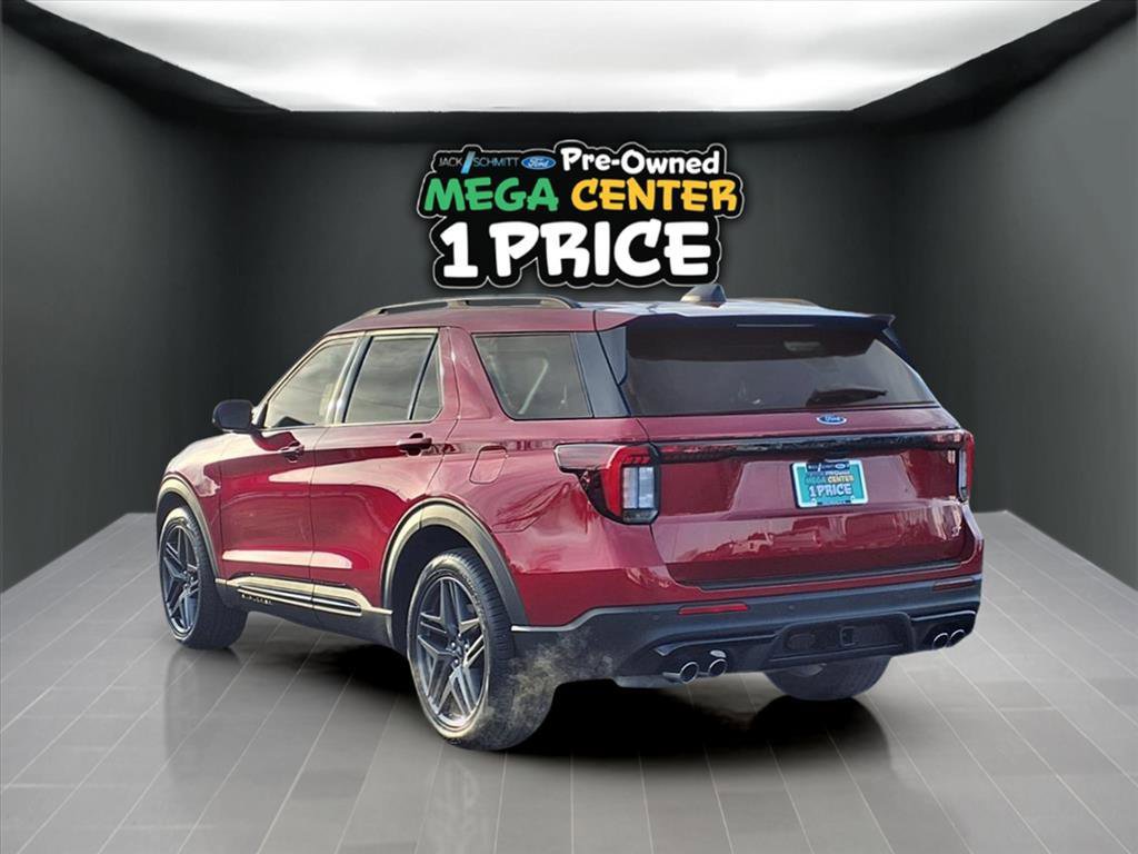 Used 2025 Ford Explorer ST image 4