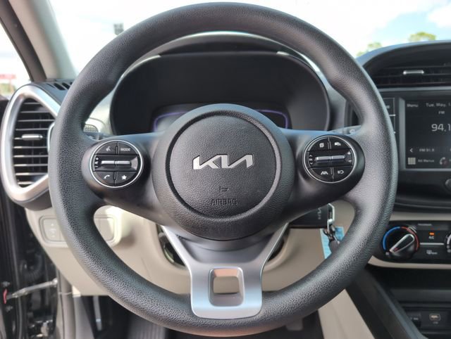 Used 2025 Kia Soul LX w/ LX Technology Package FWD image 23