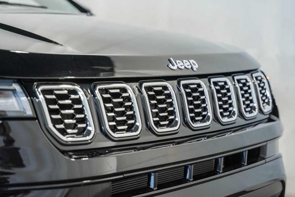 Certified 2025 Jeep Compass Limited AWD/4WD image 11