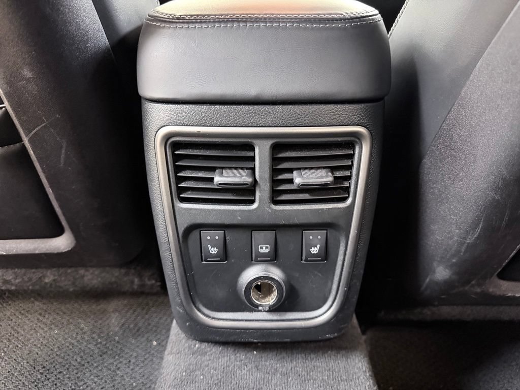Used 2014 Chrysler 300 C AWD/4WD image 22