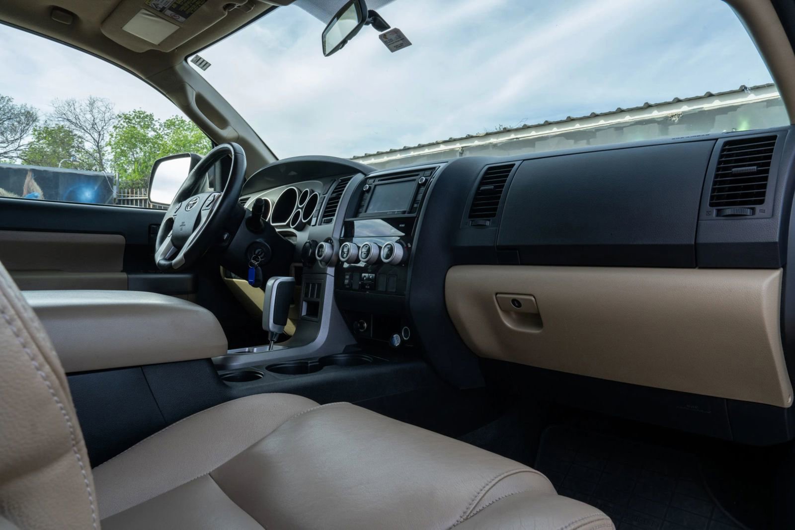 Used 2014 Toyota Sequoia SR5 RWD image 23