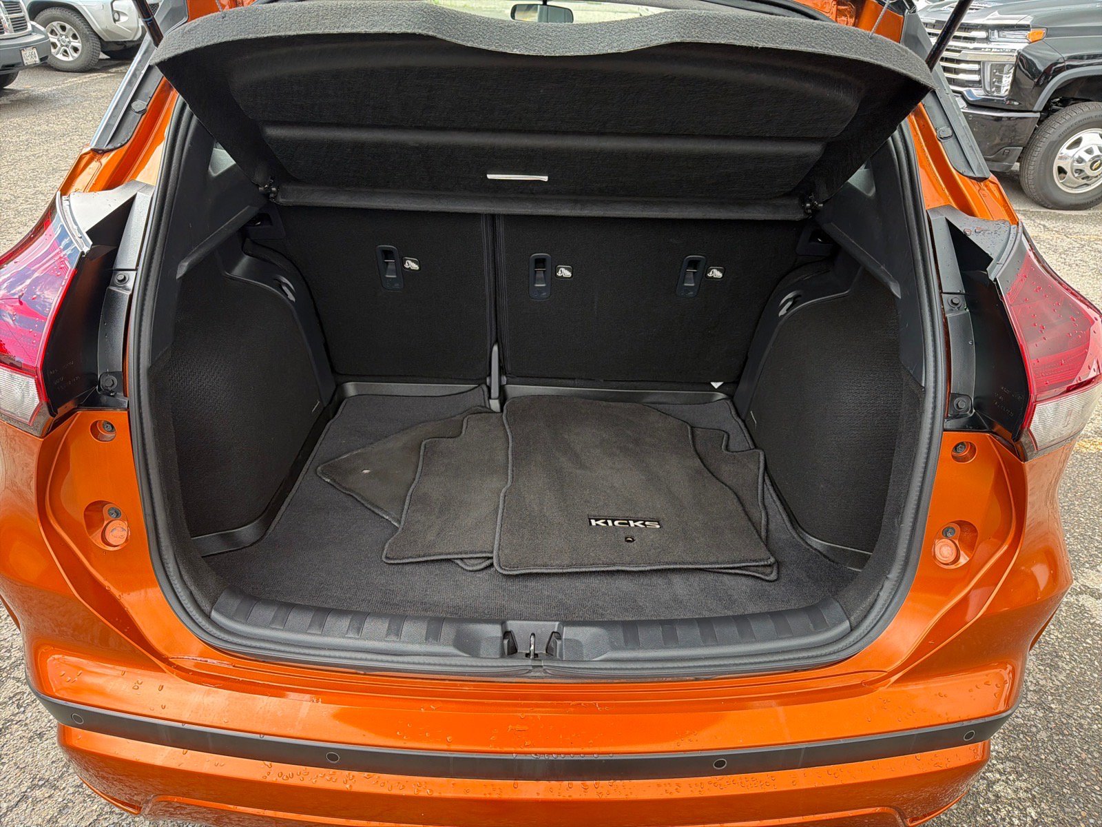Used 2024 Nissan Kicks SR w/ SR Premium Package FWD image 8