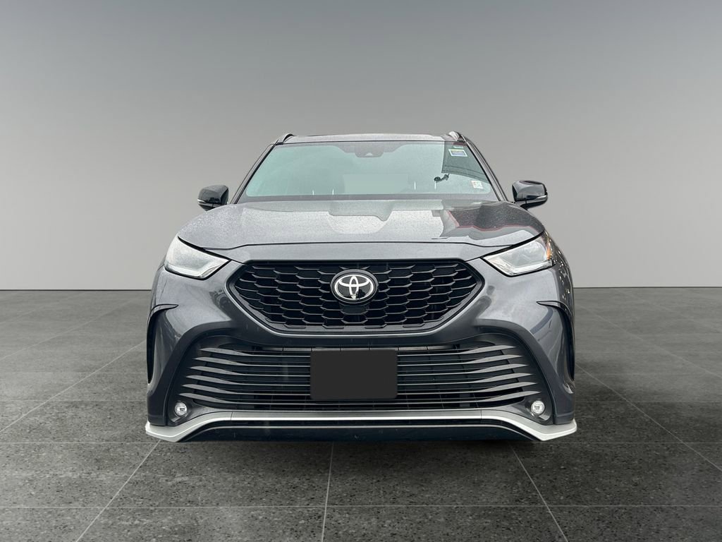 Used 2021 Toyota Highlander XSE image 2