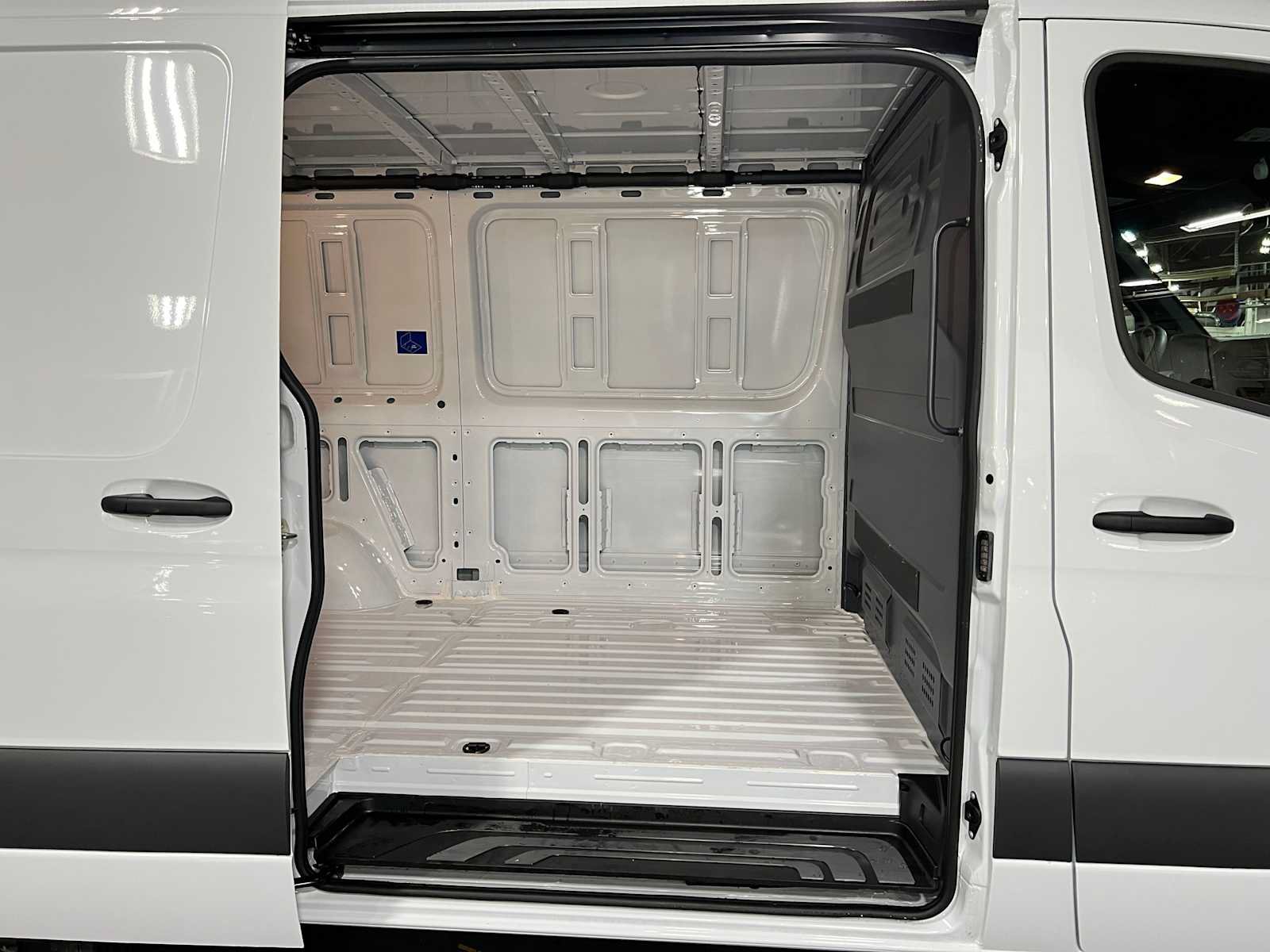Used 2025 Mercedes-Benz Sprinter 2500 image 12