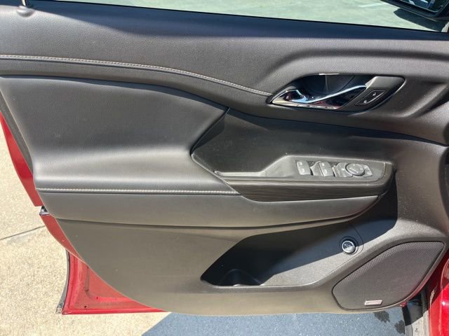 Used 2023 GMC Acadia SLT image 13