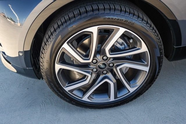 Used 2025 Land Rover Discovery Dynamic SE AWD/4WD image 7