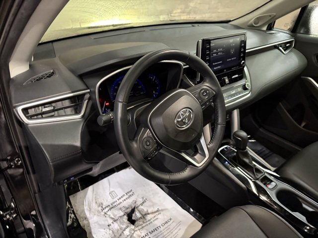Used 2022 Toyota Corolla Cross XLE w/ Convenience Package image 28