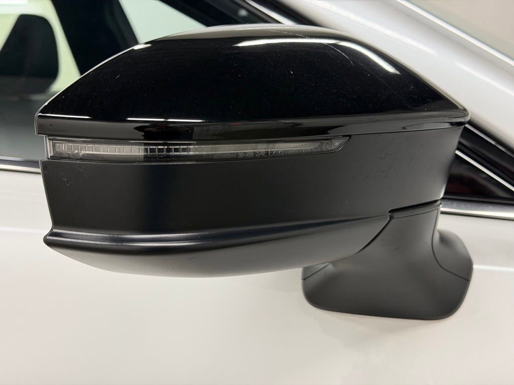 Used 2025 Toyota Crown Signia XLE image 9