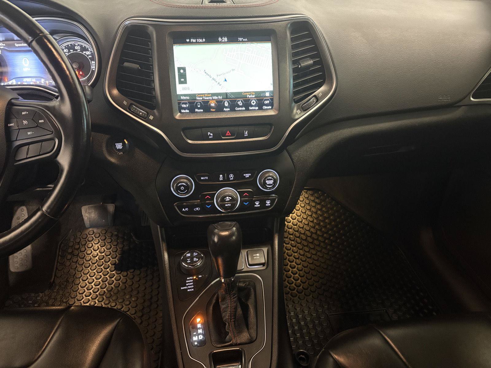 Used 2021 Jeep Cherokee Trailhawk w/ Sun, Sound & Nav Group AWD/4WD image 21
