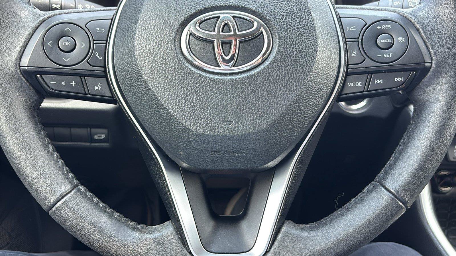 Used 2022 Toyota RAV4 XLE Premium FWD image 29