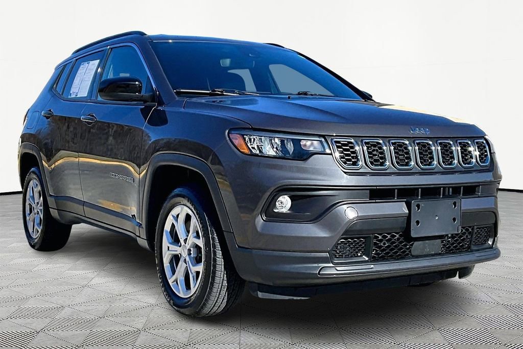 Used 2024 Jeep Compass Latitude image 12