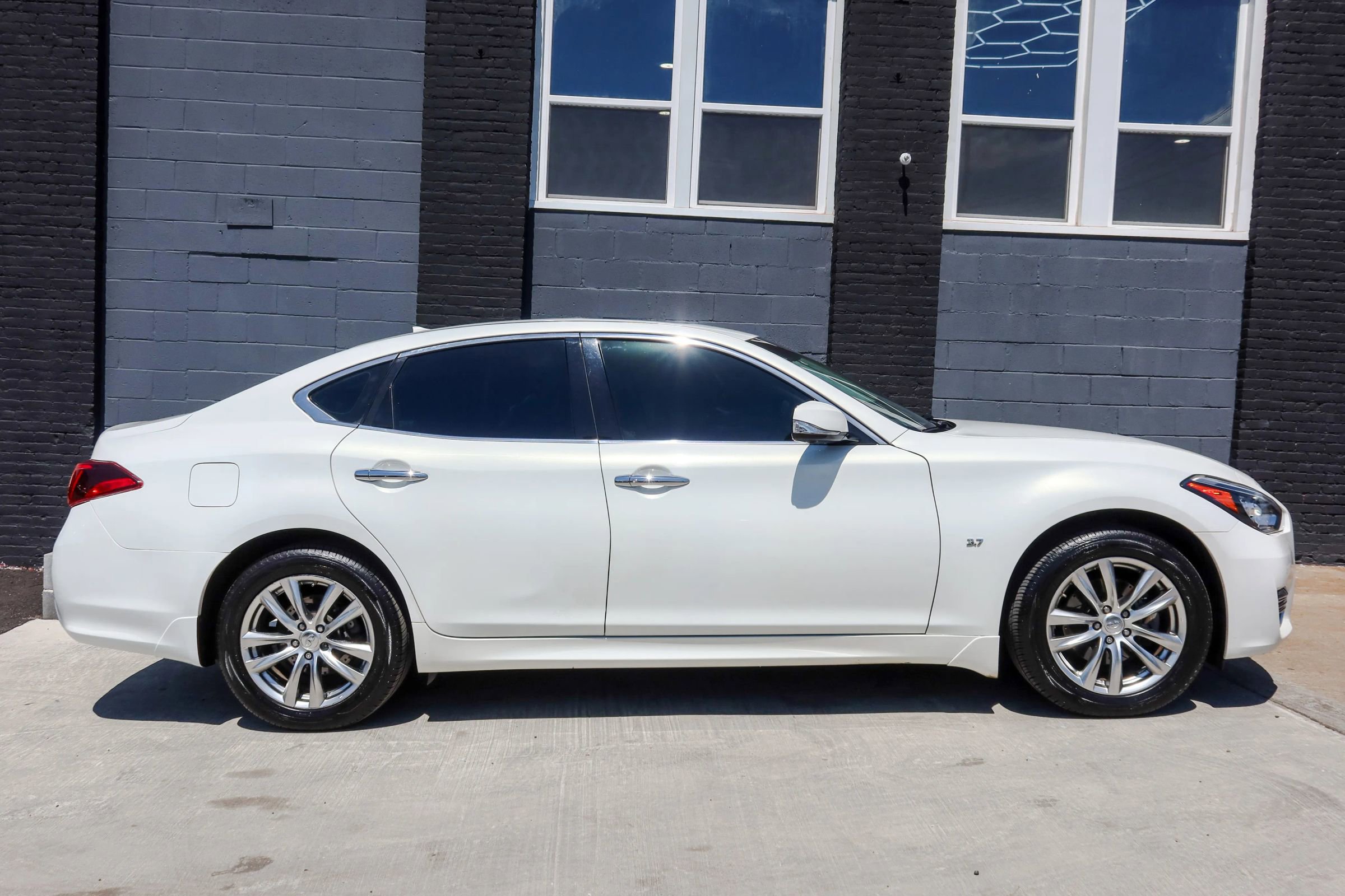 Used 2015 INFINITI Q70 3.7 AWD/4WD image 6