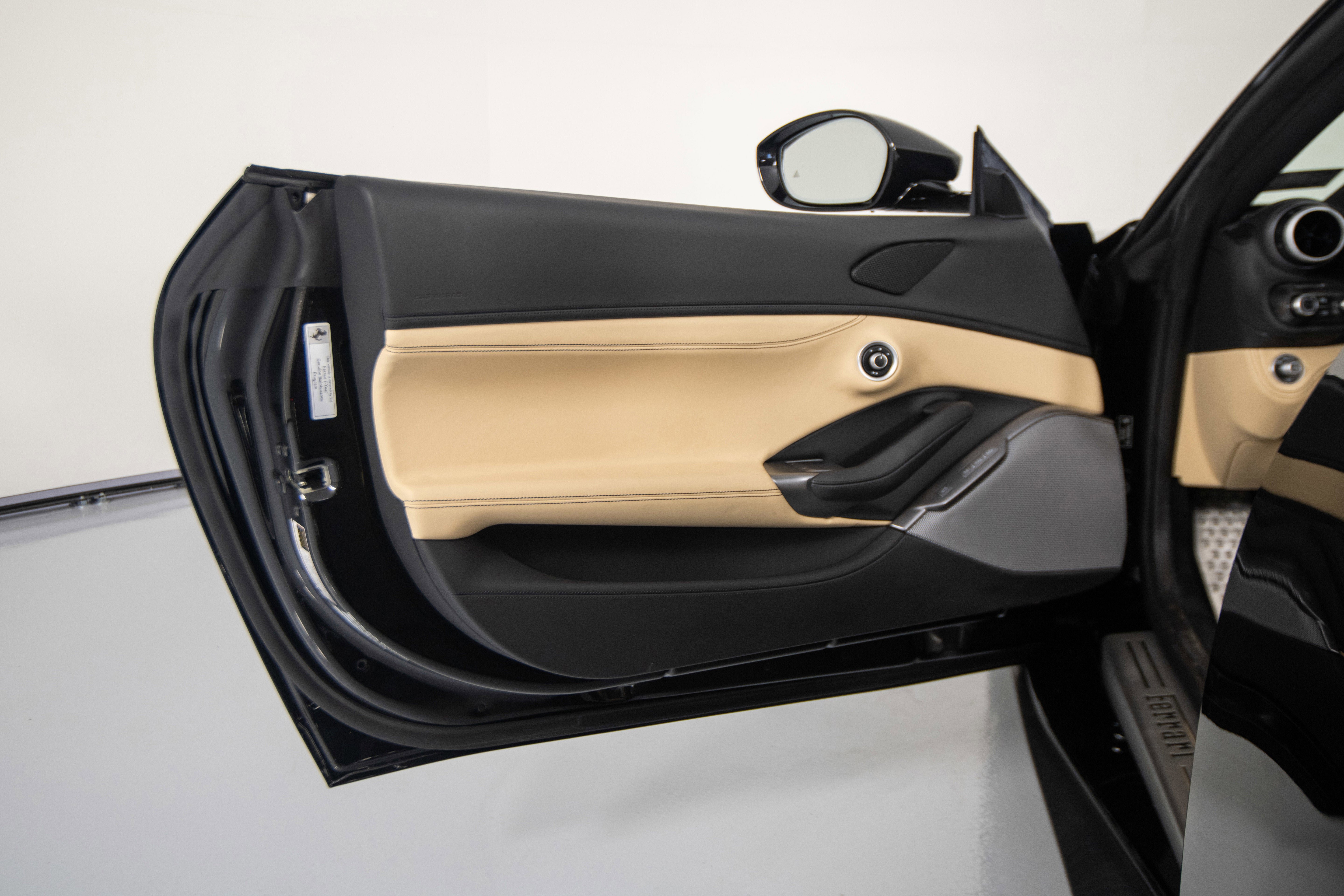 Certified 2022 Ferrari Portofino M image 11