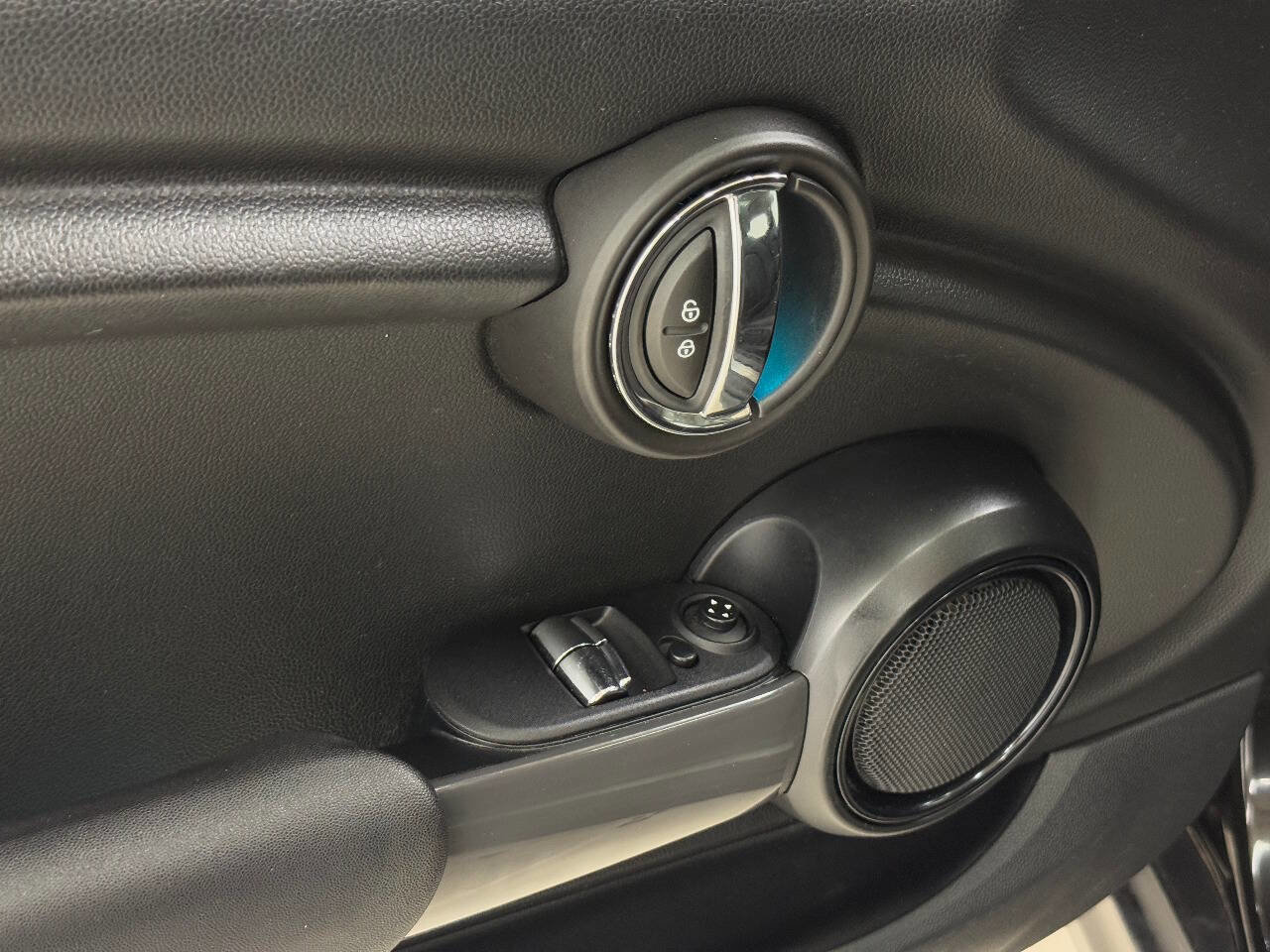 Used 2015 MINI Cooper 2-Door Hardtop image 31