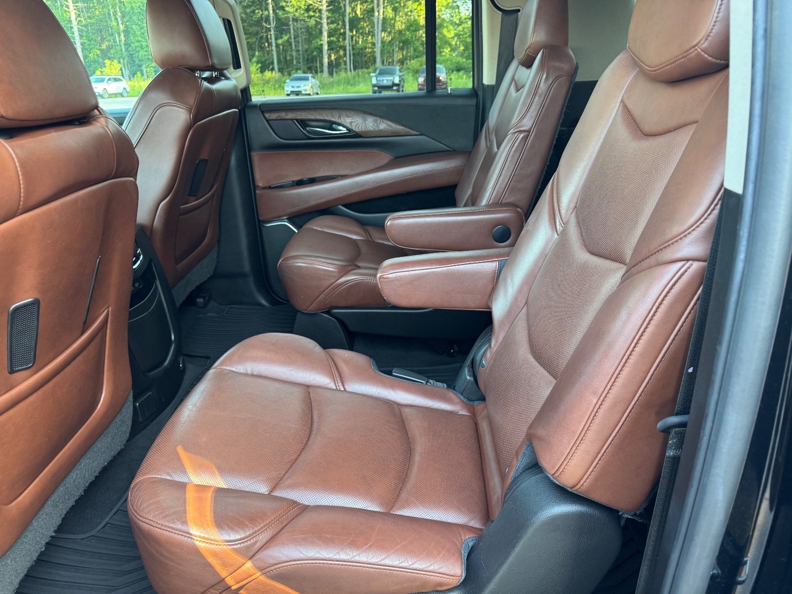 Used 2019 Cadillac Escalade ESV Luxury AWD/4WD image 13