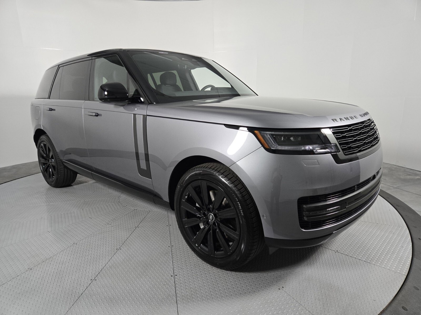 New 2025 Land Rover Range Rover Long Wheelbase SE image 14