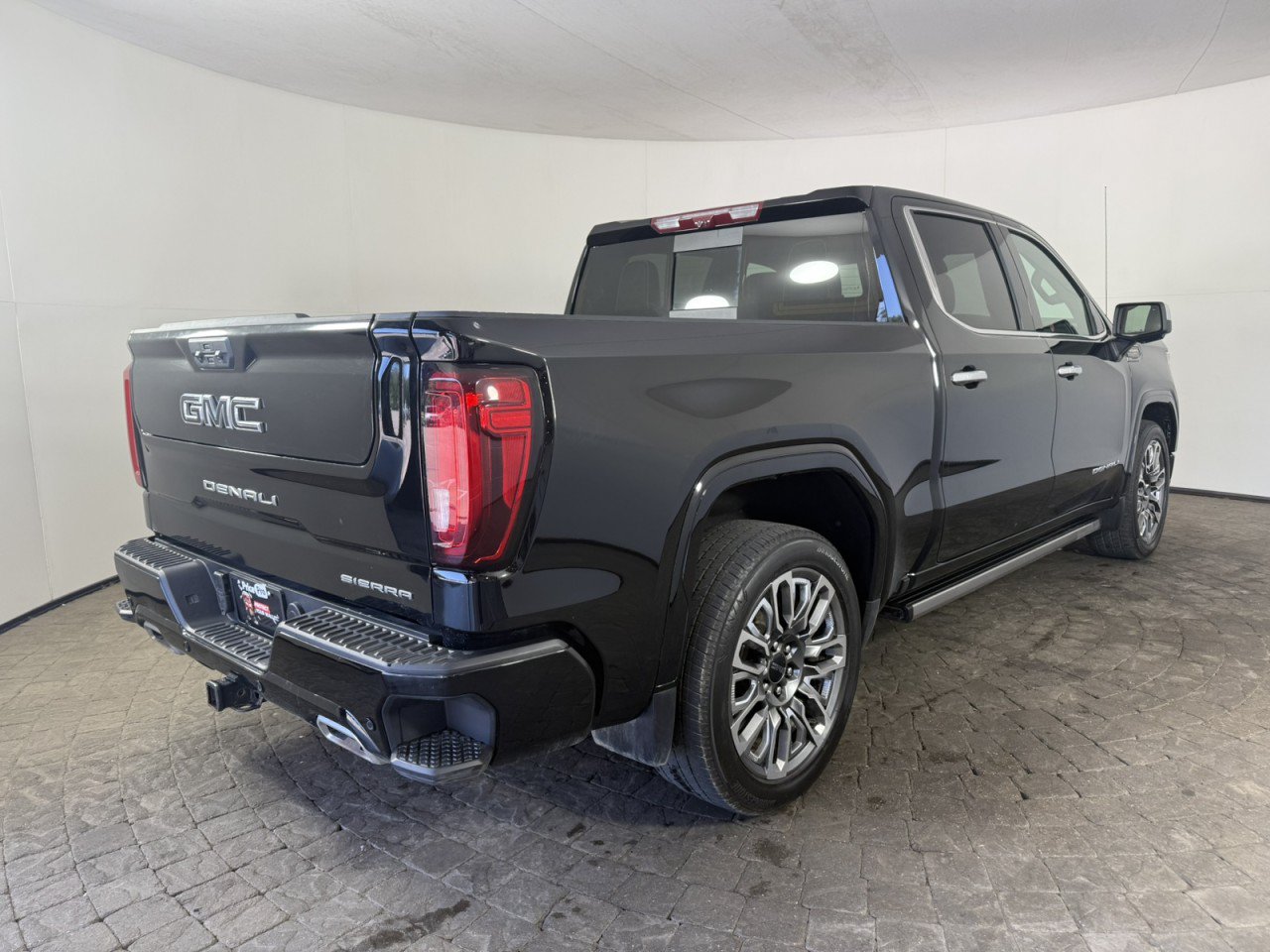 Used 2025 GMC Sierra 1500 Denali Ultimate AWD/4WD image 9