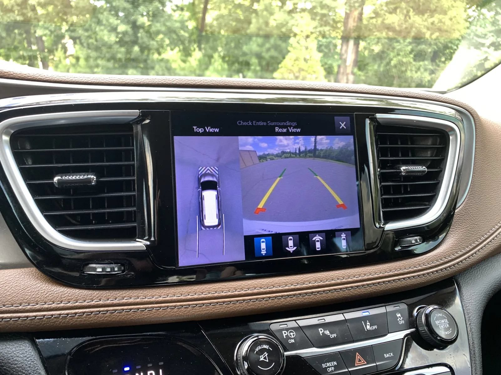 Used 2017 Chrysler Pacifica Limited w/ Advanced Safetytec Group FWD image 24