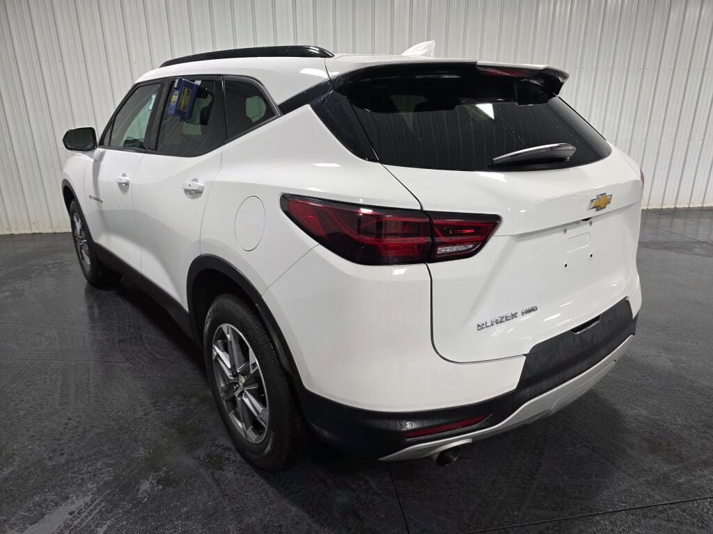 Used 2023 Chevrolet Blazer LT w/ Convenience Package AWD/4WD image 3