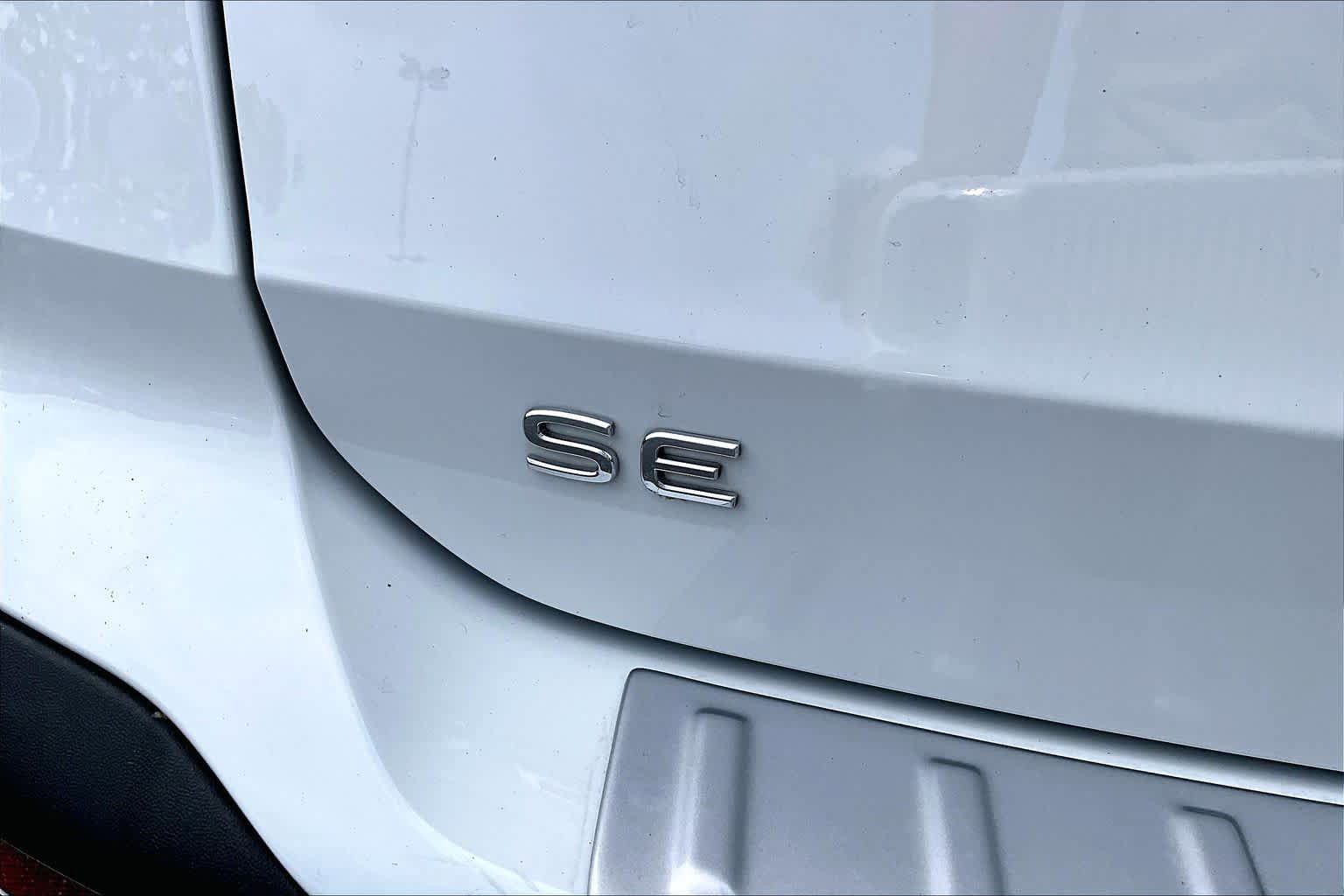 Used 2023 Volkswagen Taos SE w/ Panoramic Sunroof Package FWD image 10
