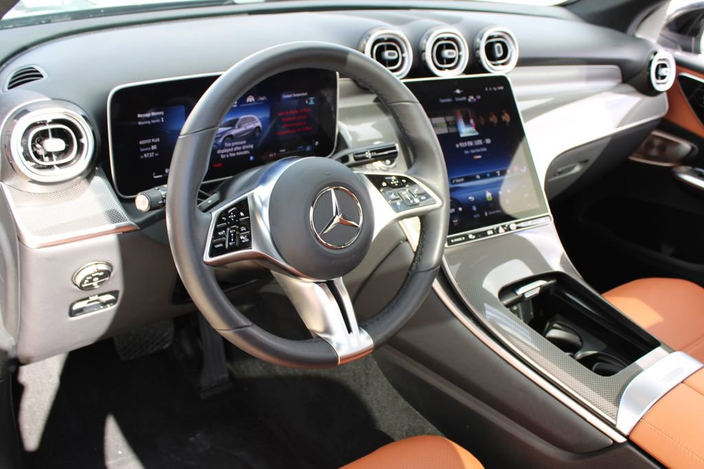 Used 2025 Mercedes-Benz GLC 300 4MATIC image 8