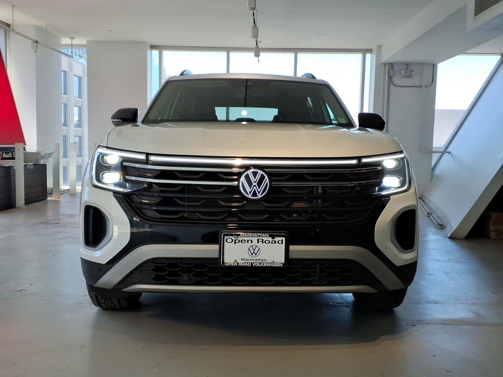 Used 2026 Volkswagen Atlas Peak Edition AWD/4WD image 2