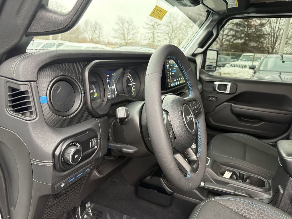 Used 2024 Jeep Wrangler Unlimited Rubicon 4xe w/ Convenience Group AWD/4WD image 21